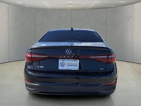 Used 2025 Volkswagen Jetta SE FWD image 6