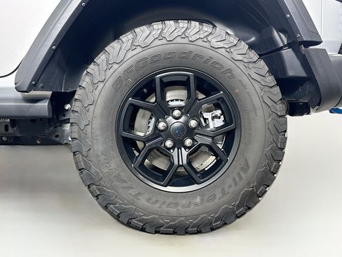 Used 2024 Jeep Wrangler Unlimited AWD/4WD image 11