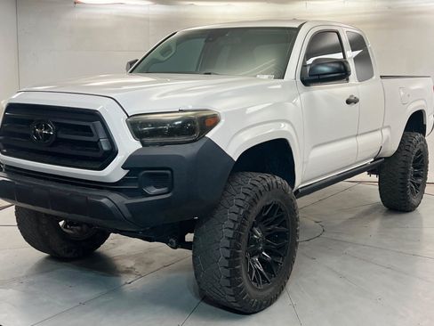 Used 2022 Toyota Tacoma SR AWD/4WD image 1