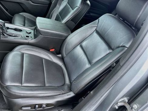 Used 2023 Chevrolet Traverse LT FWD image 15