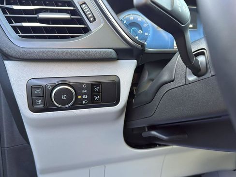 Certified 2025 Ford Escape Platinum w/ Class II Trailer Tow Package image 18