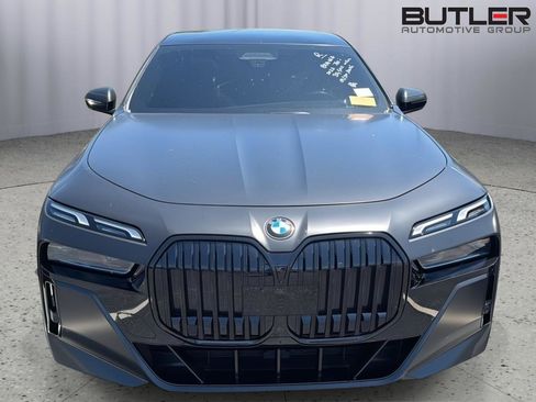 Certified 2023 BMW 740i RWD image 4