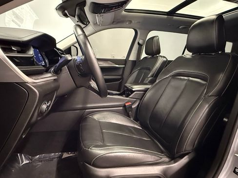 Used 2022 Jeep Grand Cherokee L Limited w/ Black Appearance Package image 17