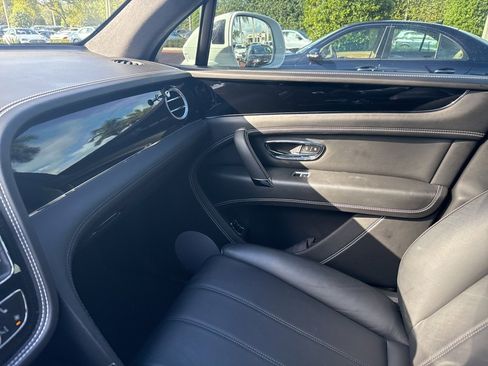 Used 2019 Bentley Bentayga image 5