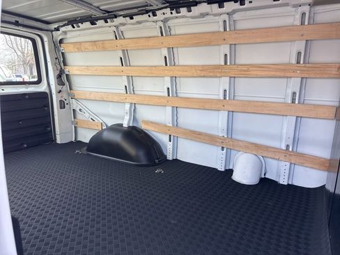 Used 2024 GMC Savana 2500 Work Van w/ Driver Convenience Package image 21