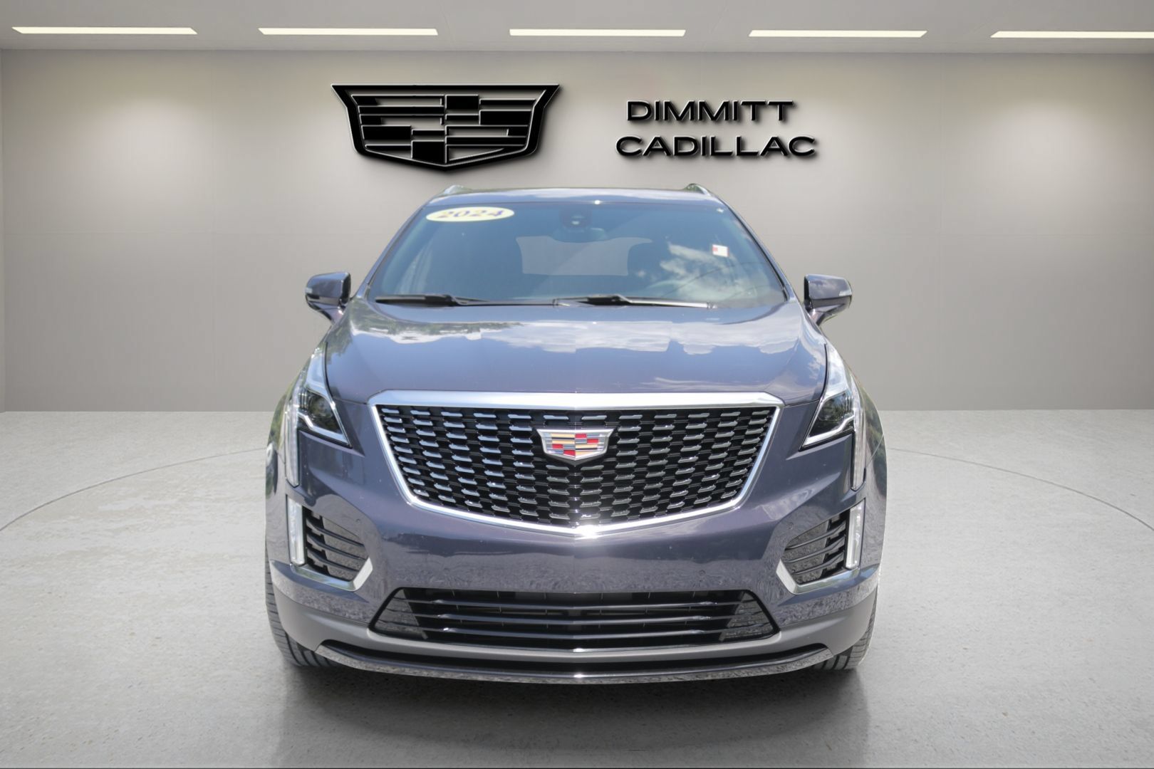 Used 2024 Cadillac XT5 Luxury FWD image 2