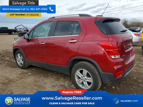 Used 2019 Chevrolet Trax LT w/ Sun & Sound Package FWD image 3