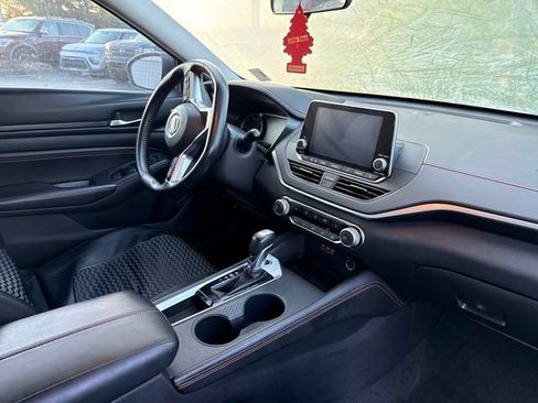 Used 2020 Nissan Altima 2.5 SR w/ Premium Package FWD image 4