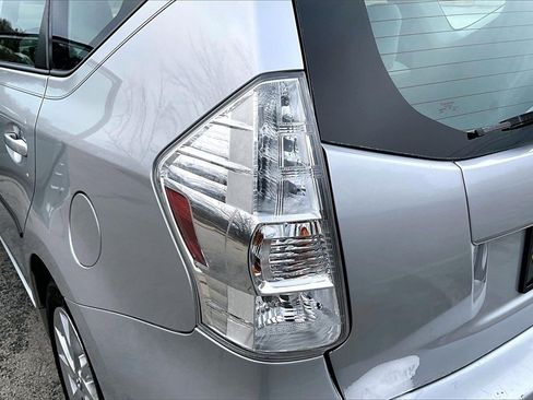 Used 2012 Toyota Prius V Three image 21