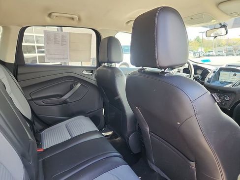 Certified 2017 Ford Escape SE w/ Equipment Group 201A AWD/4WD image 28