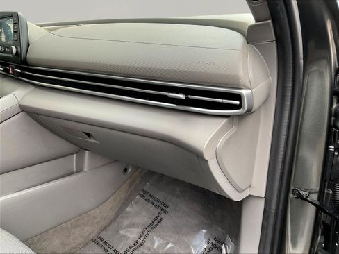 Certified 2024 Hyundai Elantra SE FWD image 26