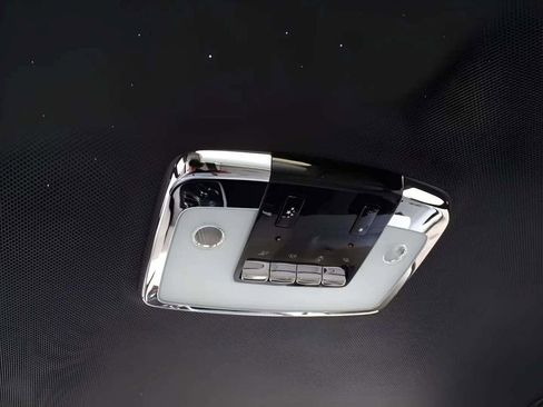 Used 2023 Rolls-Royce Cullinan Black Badge image 25