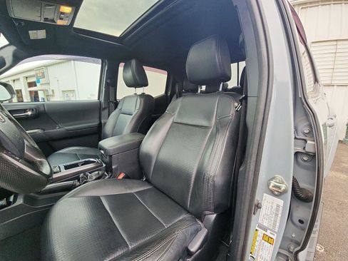 Used 2019 Toyota Tacoma TRD Sport image 22