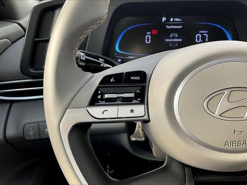 Used 2025 Hyundai Elantra Sport image 11