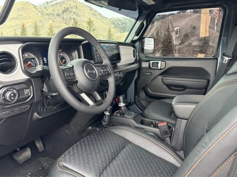 Used 2025 Jeep Gladiator Sport AWD/4WD image 15
