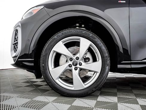 Certified 2025 Audi Q5 Premium Plus AWD/4WD image 6