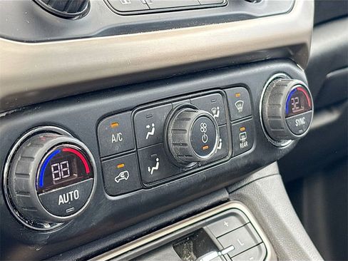 Used 2022 GMC Acadia Denali w/ Denali Ultimate Package image 16