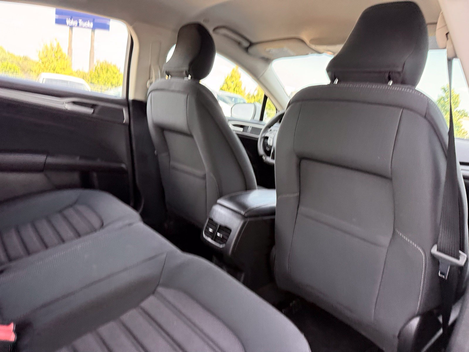Used 2019 Ford Fusion SE FWD image 19