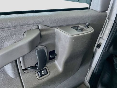 Used 2025 GMC Savana 2500 w/ Driver Convenience Package RWD image 18