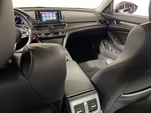 Used 2018 Honda Accord Touring image 18