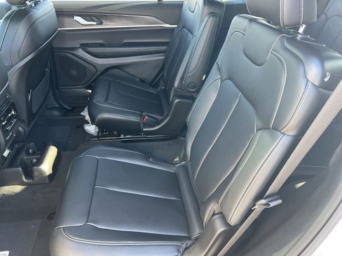 New 2025 Jeep Grand Cherokee L Limited image 24