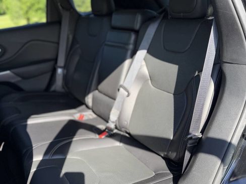 Used 2019 Jeep Cherokee Limited AWD/4WD image 15