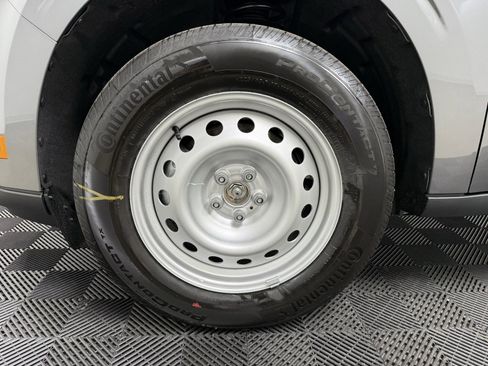 New 2025 Ford Maverick XL image 9