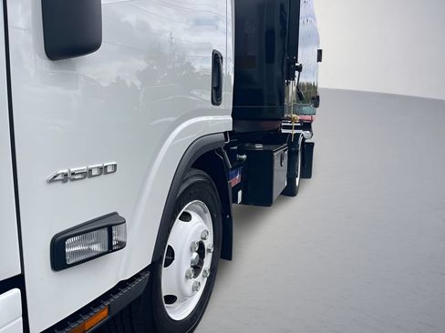 Used 2024 Chevrolet Low Cab Forward RWD image 28