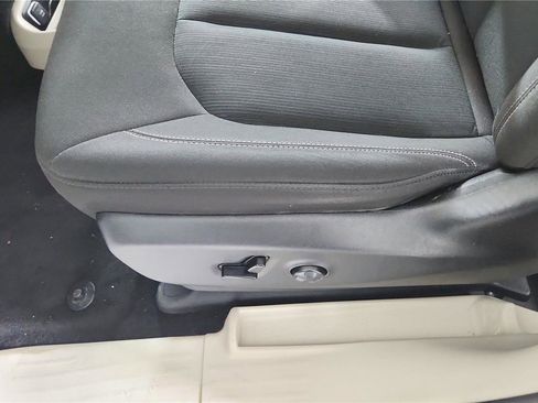 Used 2024 Chrysler Voyager LX image 11
