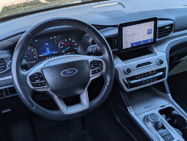 Used 2023 Ford Explorer XLT w/ Equipment Group 202A RWD image 11