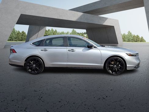Used 2023 Honda Accord Sport image 7