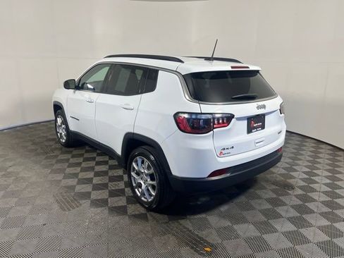 Used 2022 Jeep Compass Latitude AWD/4WD image 7