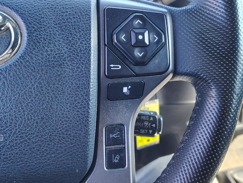 Used 2020 Toyota Tacoma TRD Off-Road w/ Blackout Package AWD/4WD image 13