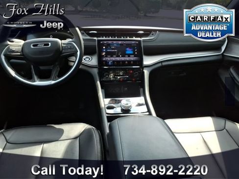 Used 2025 Jeep Grand Cherokee Limited AWD/4WD image 13
