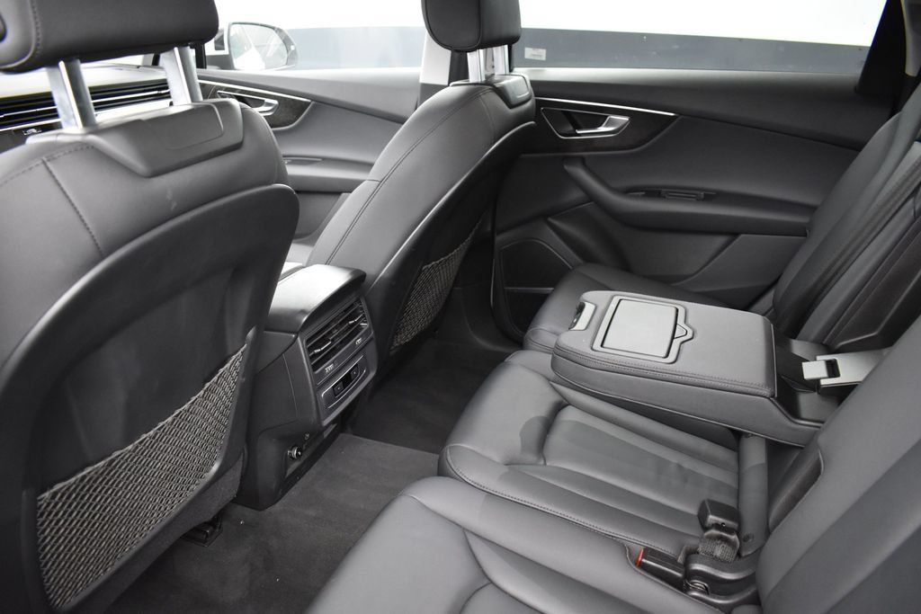 Used 2022 Audi Q7 3.0T Premium Plus w/ Premium Plus Package AWD/4WD image 19