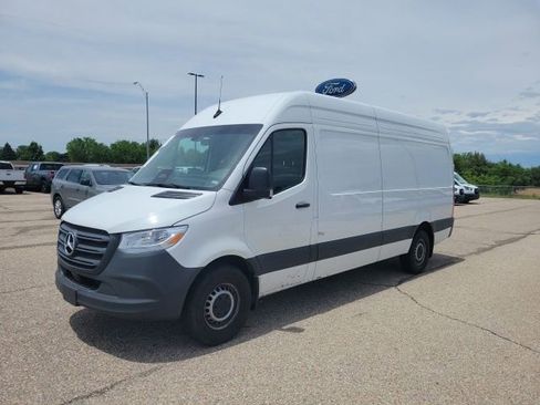 Used 2025 Mercedes-Benz Sprinter 2500 image 13