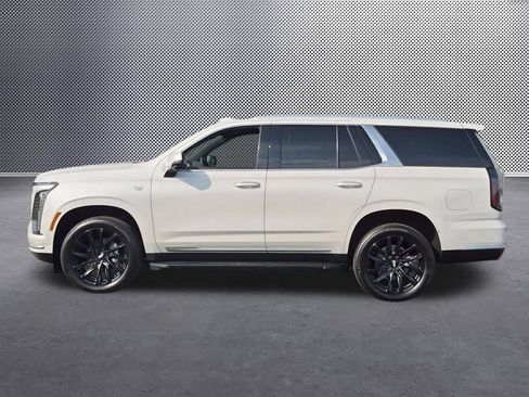 Used 2025 Cadillac Escalade Premium Luxury AWD/4WD image 2