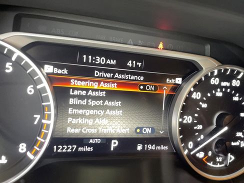 Used 2024 Nissan Pathfinder SV image 11