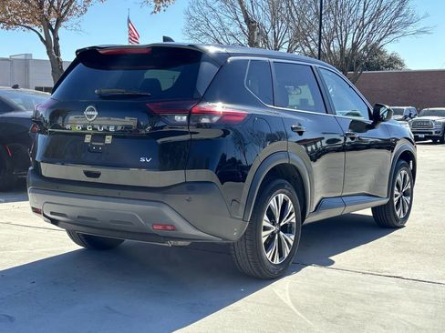 Used 2023 Nissan Rogue SV image 3