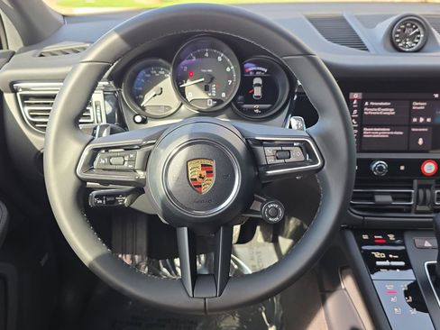 New 2026 Porsche Macan image 25