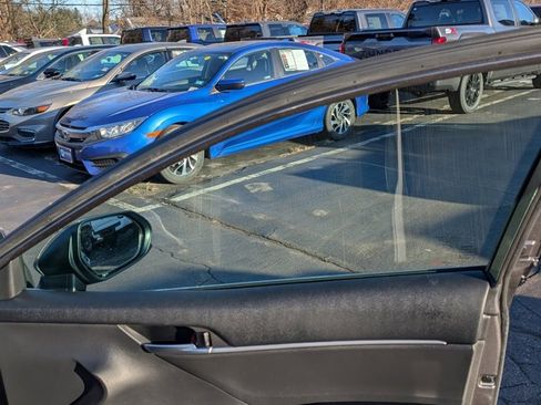 Certified 2018 Toyota Camry LE image 20