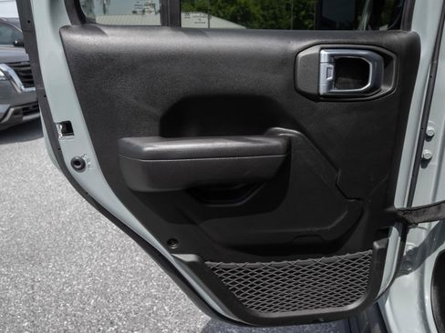 Used 2024 Jeep Wrangler Unlimited AWD/4WD image 25
