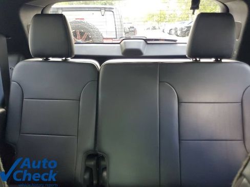 Used 2023 Chevrolet Traverse LT w/ Rear Camera Mirror Package FWD image 12