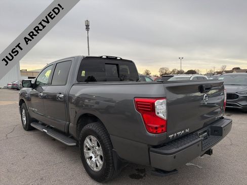 Used 2019 Nissan Titan SV w/ SV Convenience Package image 7