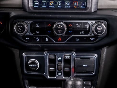 Used 2019 Jeep Wrangler Unlimited Sahara image 15