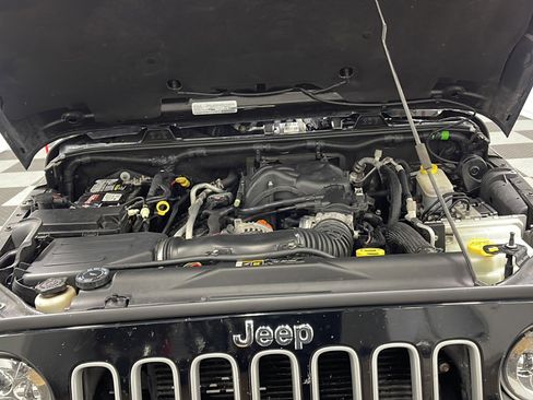 Used 2017 Jeep Wrangler Unlimited Sahara w/ Connectivity Group AWD/4WD image 25