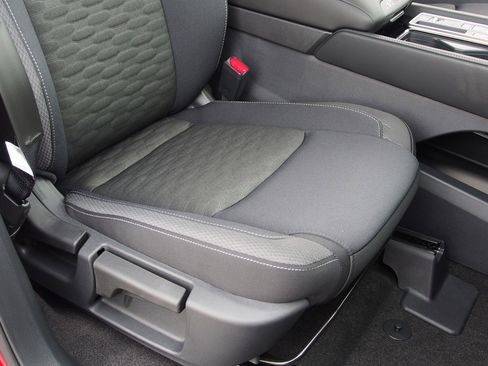 New 2026 Nissan Pathfinder SV image 12