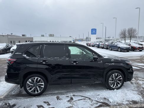 Used 2025 Subaru Forester Touring w/ Touring Package image 9