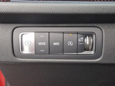 Used 2025 Chevrolet Traverse Z71 AWD/4WD image 23
