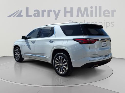 Used 2023 Chevrolet Traverse Premier FWD image 3